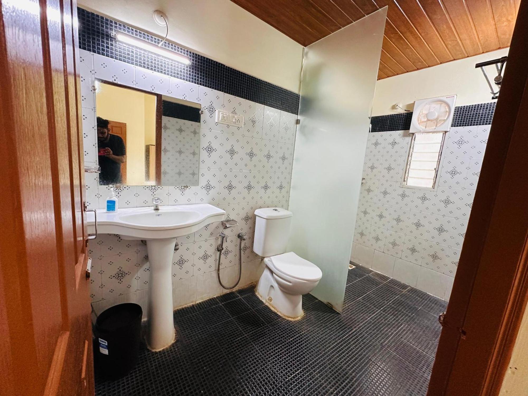 Villa Rashnik & Reosrt With Pool & Kitchen Anjuna