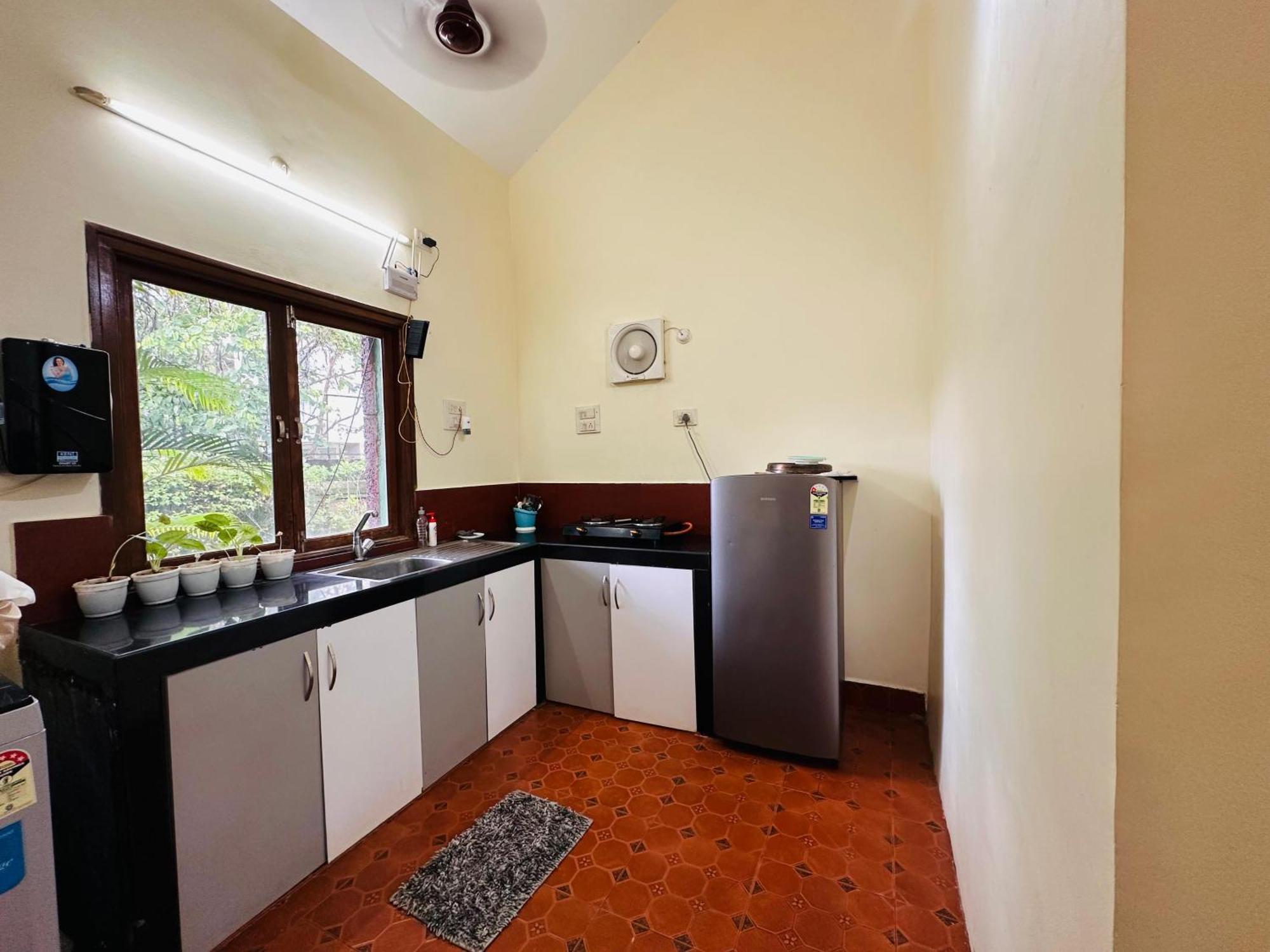 Rashnik & Reosrt With Pool & Kitchen Villa