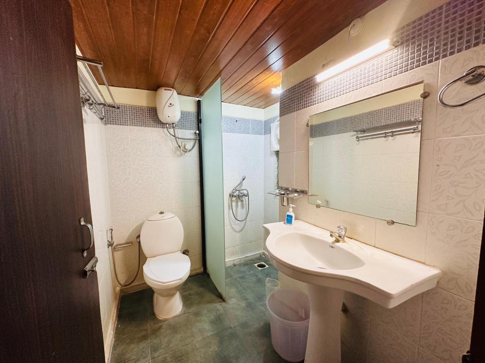 Rashnik & Reosrt With Pool & Kitchen Villa Anjuna