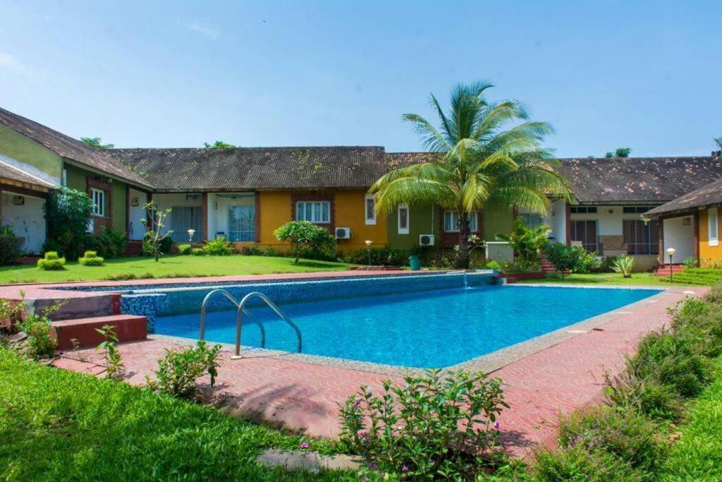 Rashnik & Reosrt With Pool & Kitchen Anjuna
